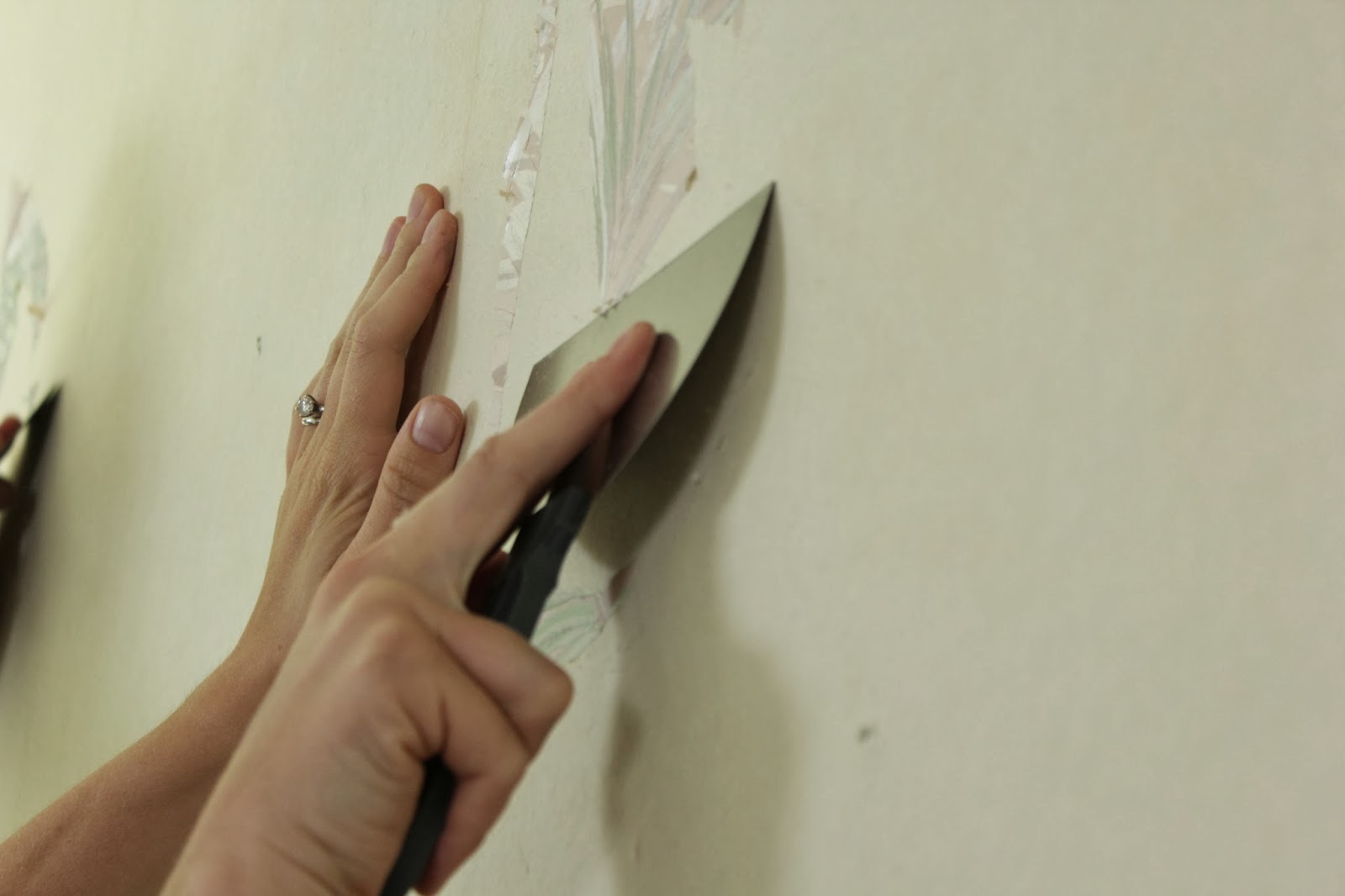 How to remove wallpaper strip something is How to remove wallpaper strip